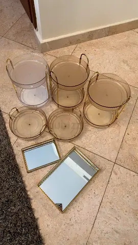 Set of decorative gold-tone trays and mirrored plates (6 pieces)