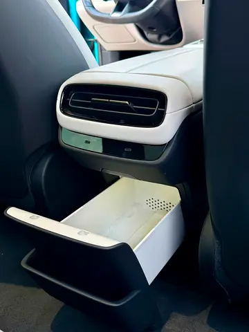 صورة 14 لـ 2024 Xiaomi SU7