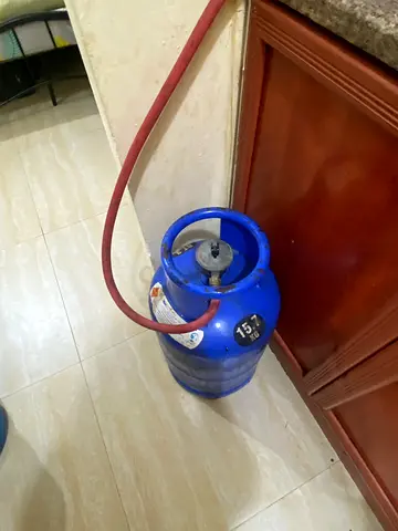 Gas stove & Small blue LPG gas cylinder with hose - good working condition