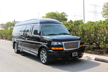 2016 GMC Savana 9 Passenger Van | GCC Specs | Excellent Condition