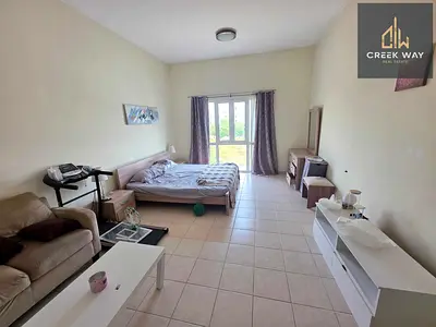Elegant Studio Next to Metro & Pool