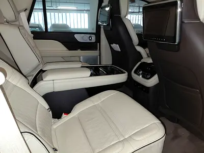 صورة 11 لـ 2021 Lincoln NAVIGATOR