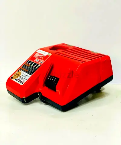 MILWAUKEE M18/M12 CHARGER 220v
