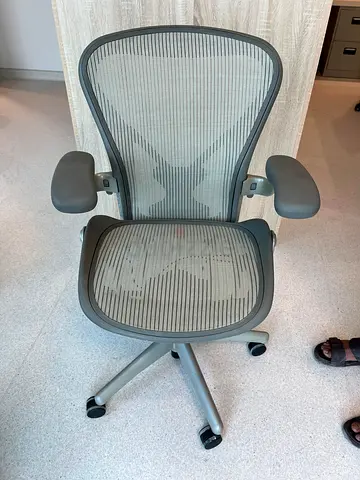 Herman Miller Aeron size B fully loaded
