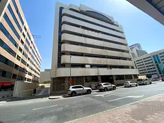 COUPLE PARTITION BEHIND BURJUMAN-BURDUBAI