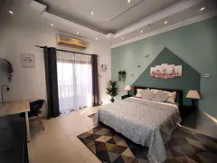 Beautiful Ensuite Room with Private Balcony — Expat Villa, Umm Suqeim 1, Jumeirah