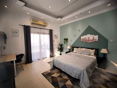 Beautiful Ensuite Room with Private Balcony — Expat Villa, Umm Suqeim 1, Jumeirah