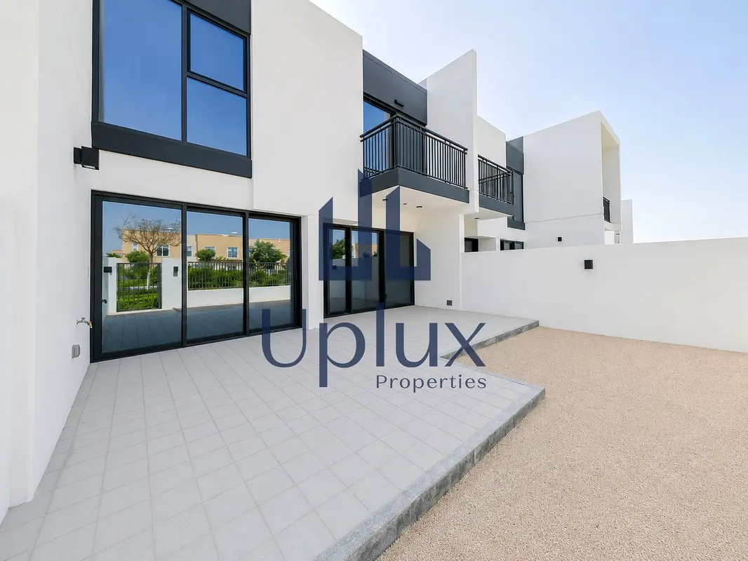 Single Row | Pool and Park View | Exclusive