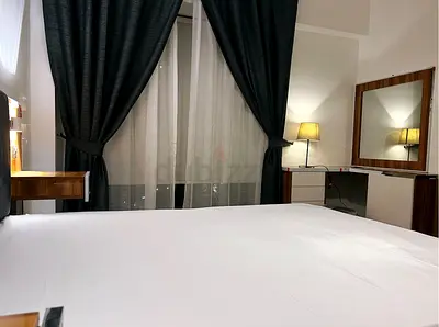 FULLY FURNISHED ROOM READY TO MOVE IN TODAY.