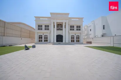 Modern Villa With Nearby Schools & Amenities