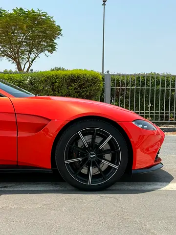2022 Aston Martin VANTAGE — миниатюра 10
