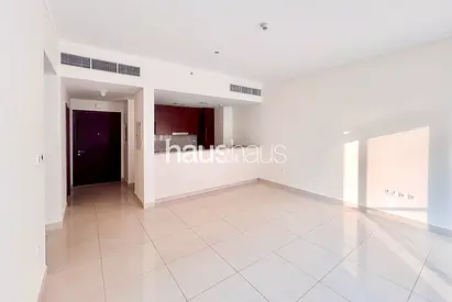 1 Bedroom | Open-Plan Living | Community Views