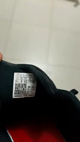 Adidas black sneakers - size US 8 (worn, good condition)
