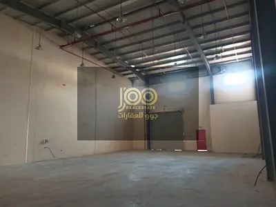 Suitable for storage and various commercial activities; features 25-amp electricity, a prime location, and a reasonable price.