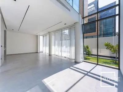 Ready to Move-in | Modern Luxury | Spacious