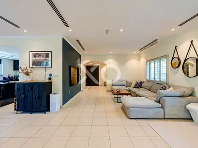 EXCLUSIVE | UPGRADED | HUGE CORNER PLOT
