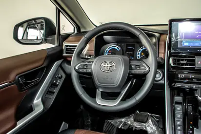 صورة 13 لـ 2025 Toyota INNOVA