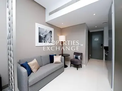 LUXURY WATERFRONT RESIDENCE | CANAL VIEW | NEAR CIRCLE MALL
