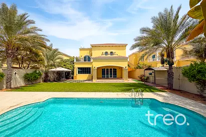 Cosy Garden | Great Location | 4BR | Internal