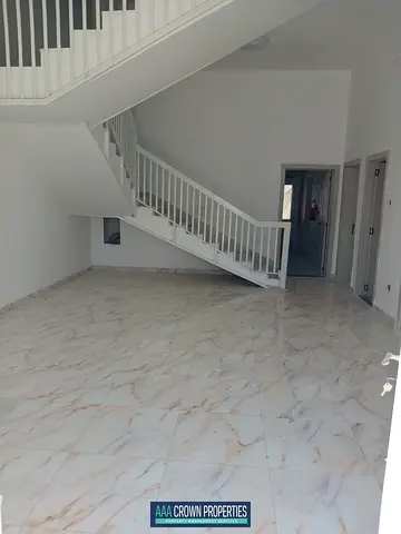 Commercial villa