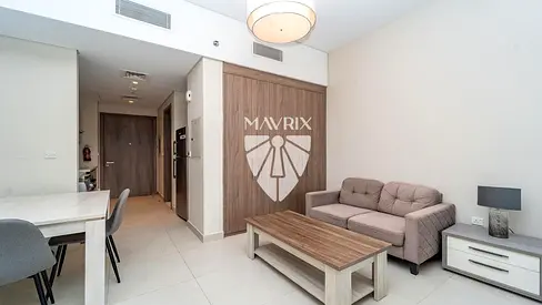 12 Cheques | Modern Furnishing | Spacious