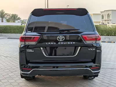 2019 Toyota LAND CRUISER photo 8