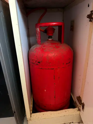 Red LPG Gas Cylinder with filled gas - Good Condition