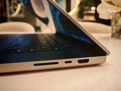 MacBook Pro - M1 Max - 32GB - 16 Inch