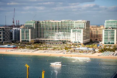 Luxurious I Brand New I Private Beach Access