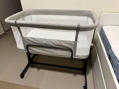 Bedside crib with wheels