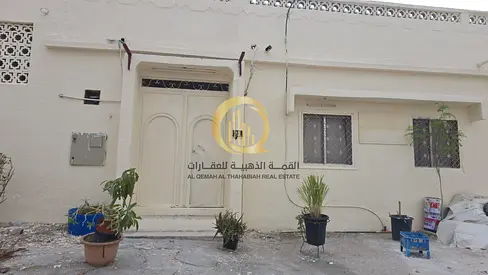 للبيع بيت في القادسية الشارقه مساحة 2500 قدم