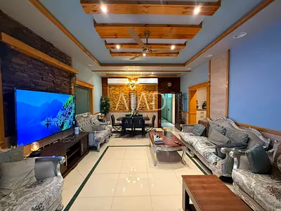 Elegant 5BR Villa | Private Lawn | Freehold