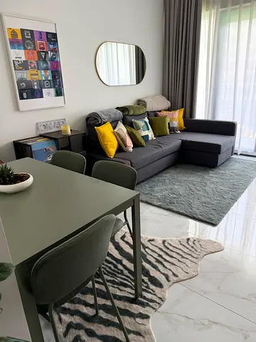 Table & chairs