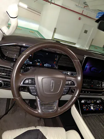 صورة 8 لـ 2021 Lincoln NAVIGATOR