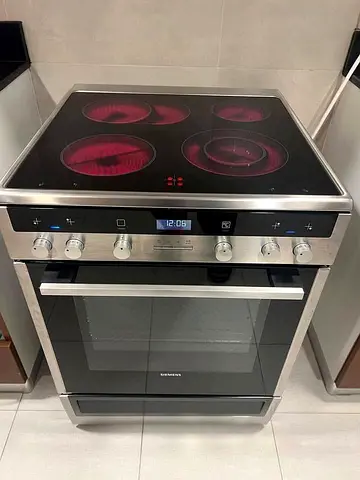 Siemens freestanding electric ceramic hob with oven - good condition