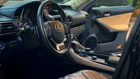 صورة 11 لـ 2019 Lexus IS-SERIES