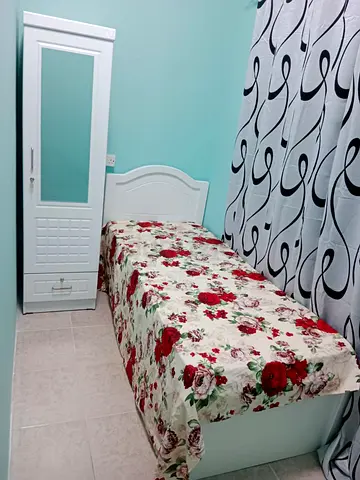 Single partition room available now