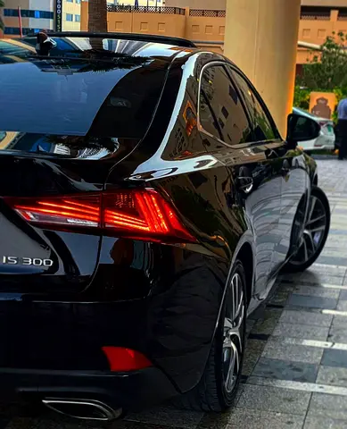 صورة 7 لـ 2019 Lexus IS-SERIES