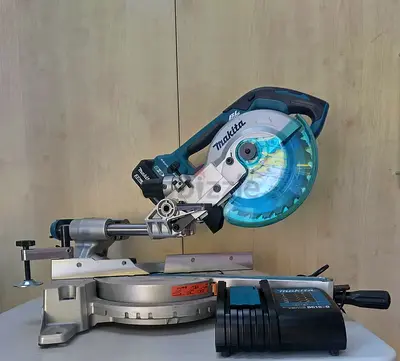 Makita DLS714PT2 190mm (7-1/2") Slide Compound Miter Saw 36v Brushless