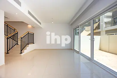 Exceptional Townhouse | unfurnished | Vacant