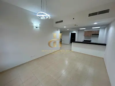 Spacious layout | Well Maintained | Vacant | Close to Mall