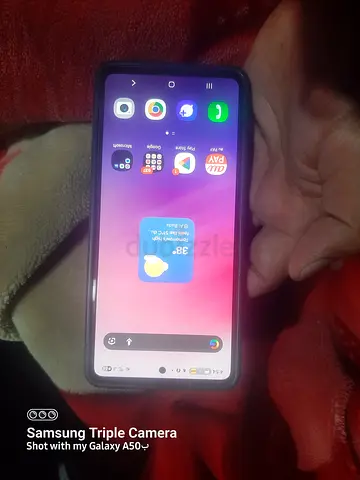 Samsung smartphone in good condition with case (working)