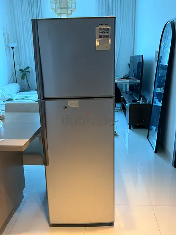 Hitachi top fridge and freezer - good working condition