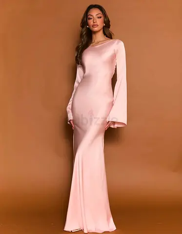 New, unused. Purchase price 404, selling price 200. Size small. Contact private message.