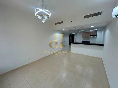 Spacious layout | Well Maintained | Vacant | Close to Mall