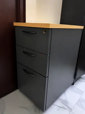 3 Drawer Metal Cabinet with Wooden Top for sale

Location: Bur Dubai
Price: AED 200 Negotiable
Condi