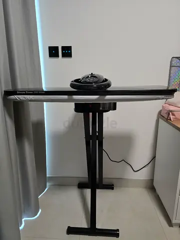 Standing Garment Steamer / Clothes Press in Good Condition