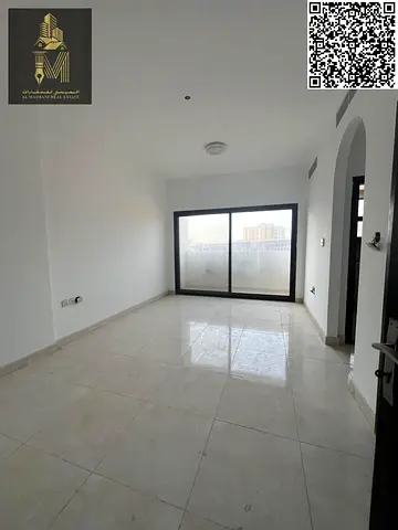 Modern 1 BHK Apartment with 2 Bathrooms, Balcony & Parking – Space for Laundry/Storage