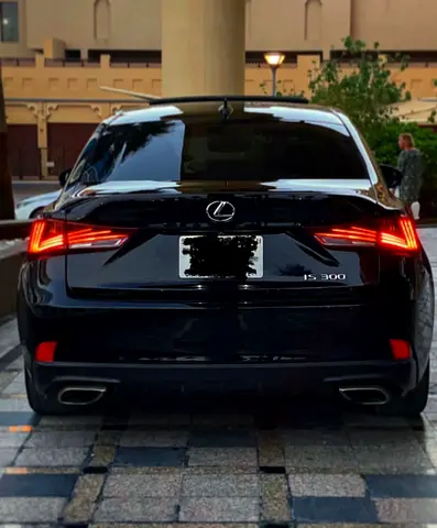 صورة 4 لـ 2019 Lexus IS-SERIES