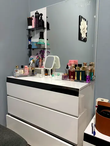 3-drawer dressing table with Mirror